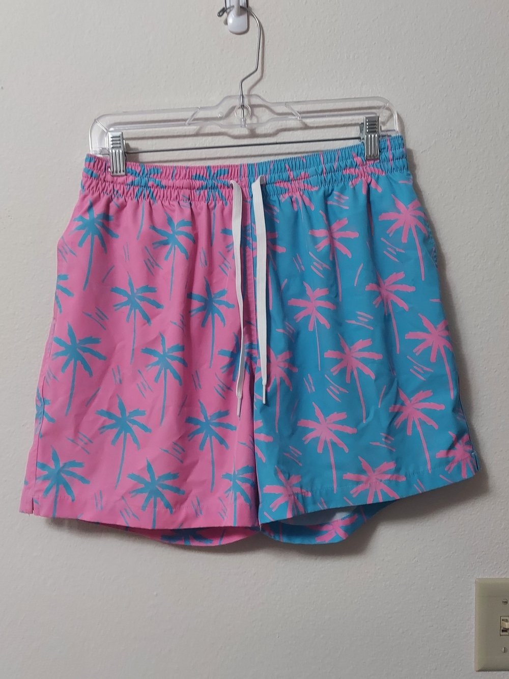 Chubbies Men's Swim Trunks Pink And Blue Tropical Size Large